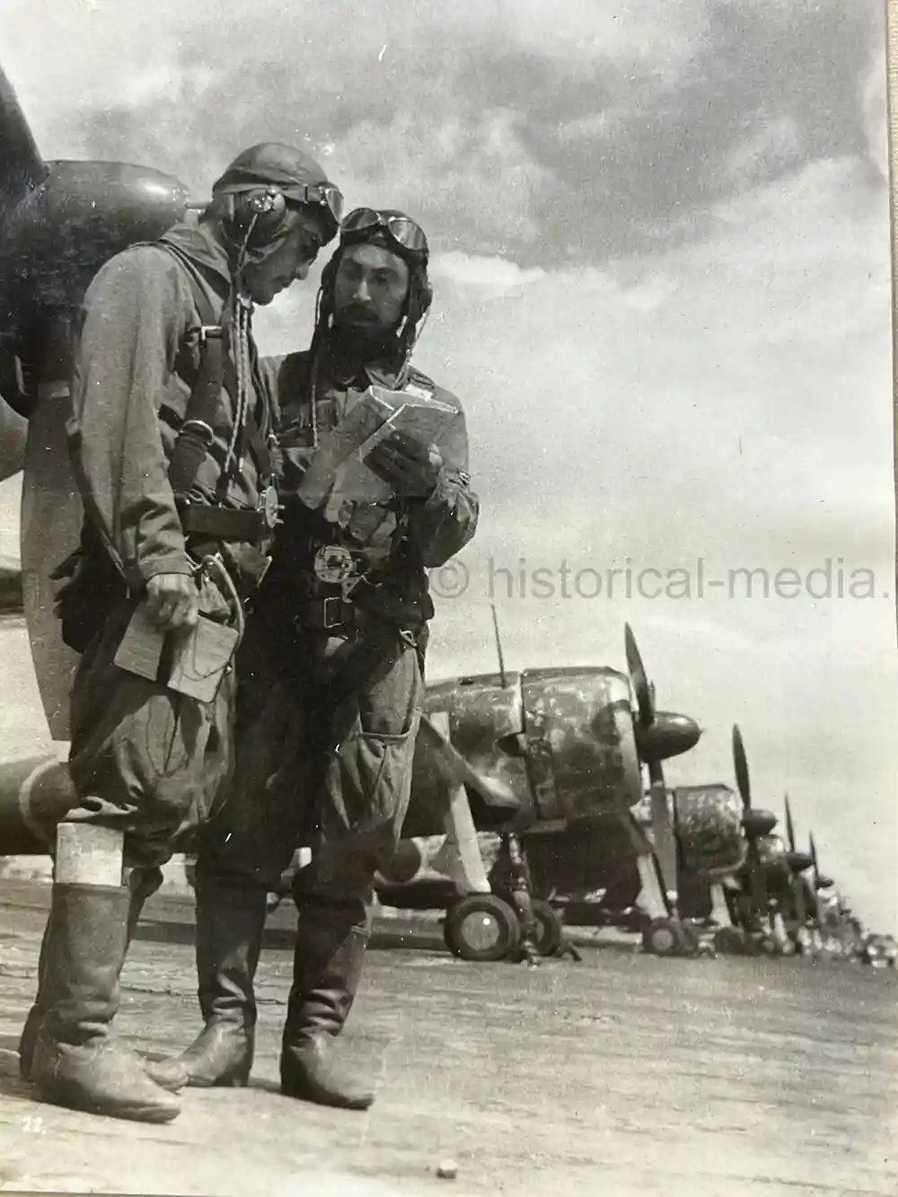 ULTRA RARE JAPANESE WWII COMMEMORATIVE PHOTO ALBUM FOR MOVIE 