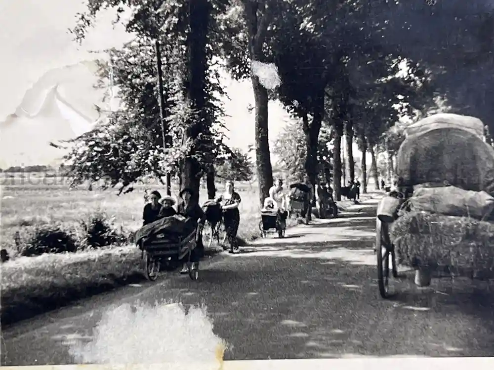 WWII GERMAN ARMY PHOTO ALBUM - PANZER SOLDIER - FRANCE 1940