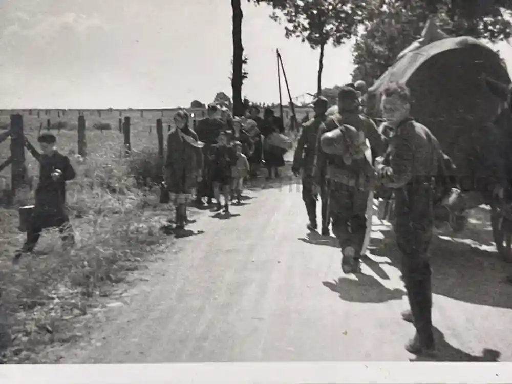 WWII GERMAN ARMY PHOTO ALBUM - PANZER SOLDIER - FRANCE 1940