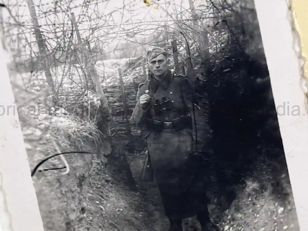 WWII GERMAN ARMY PHOTO ALBUM - PANZER SOLDIER - FRANCE 1940