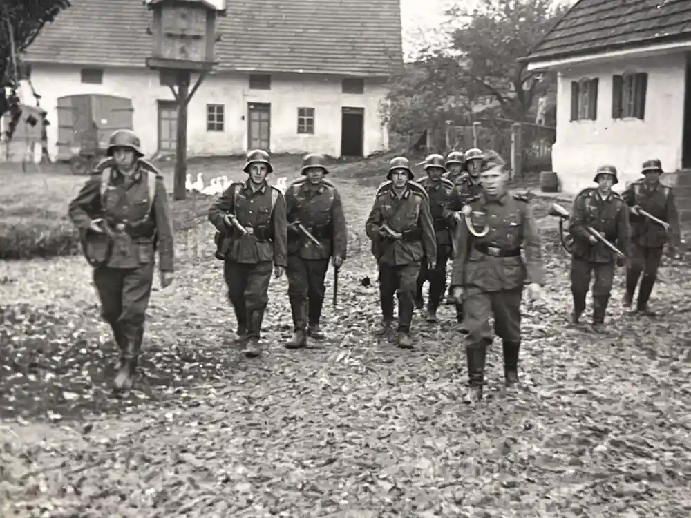 WWII GERMAN LUFTWAFFE PHOTO ALBUM - POLAND, FRANCE, RUSSIA WWII GERMAN LUFTWAFFE PHOTO ALBUM - POLAND, FRANCE, RUSSIA WWII GERMAN LUFTWAFFE PHOTO ALBUM - POLAND, FRANCE, RUSSIA