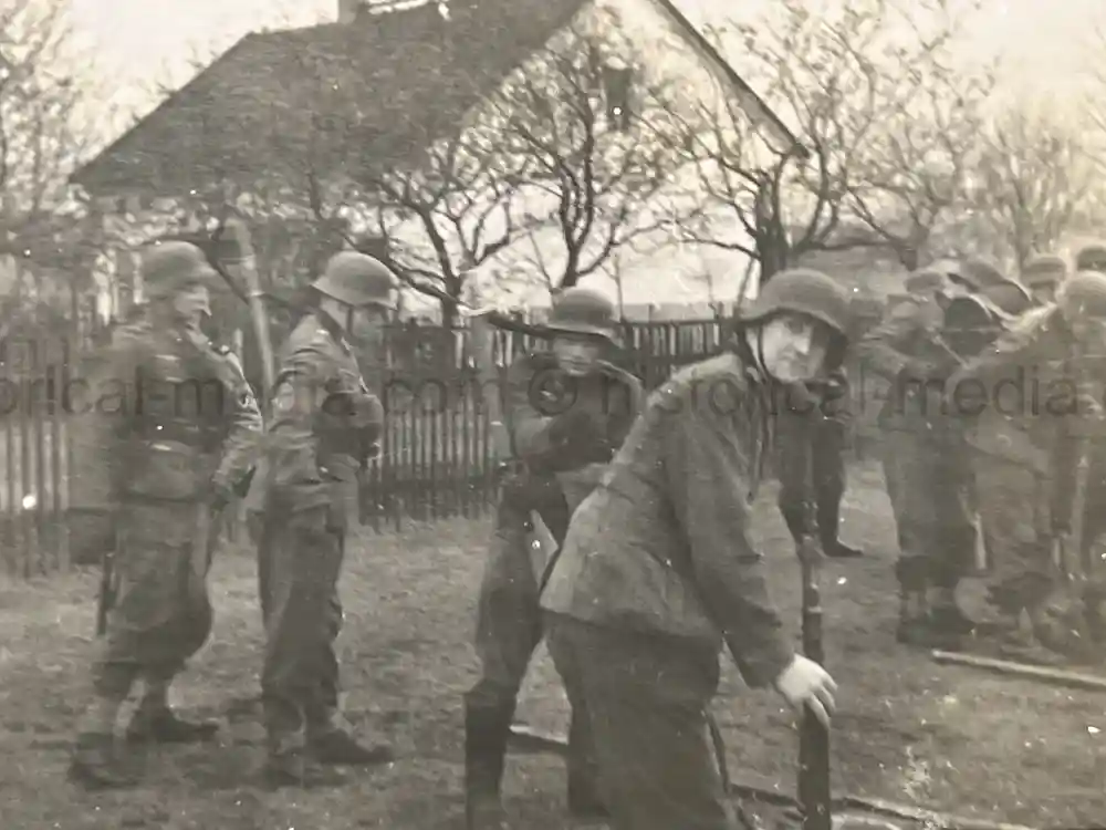 WWII GERMAN LUFTWAFFE PHOTO ALBUM - POLAND, FRANCE, RUSSIA WWII GERMAN LUFTWAFFE PHOTO ALBUM - POLAND, FRANCE, RUSSIA WWII GERMAN LUFTWAFFE PHOTO ALBUM - POLAND, FRANCE, RUSSIA