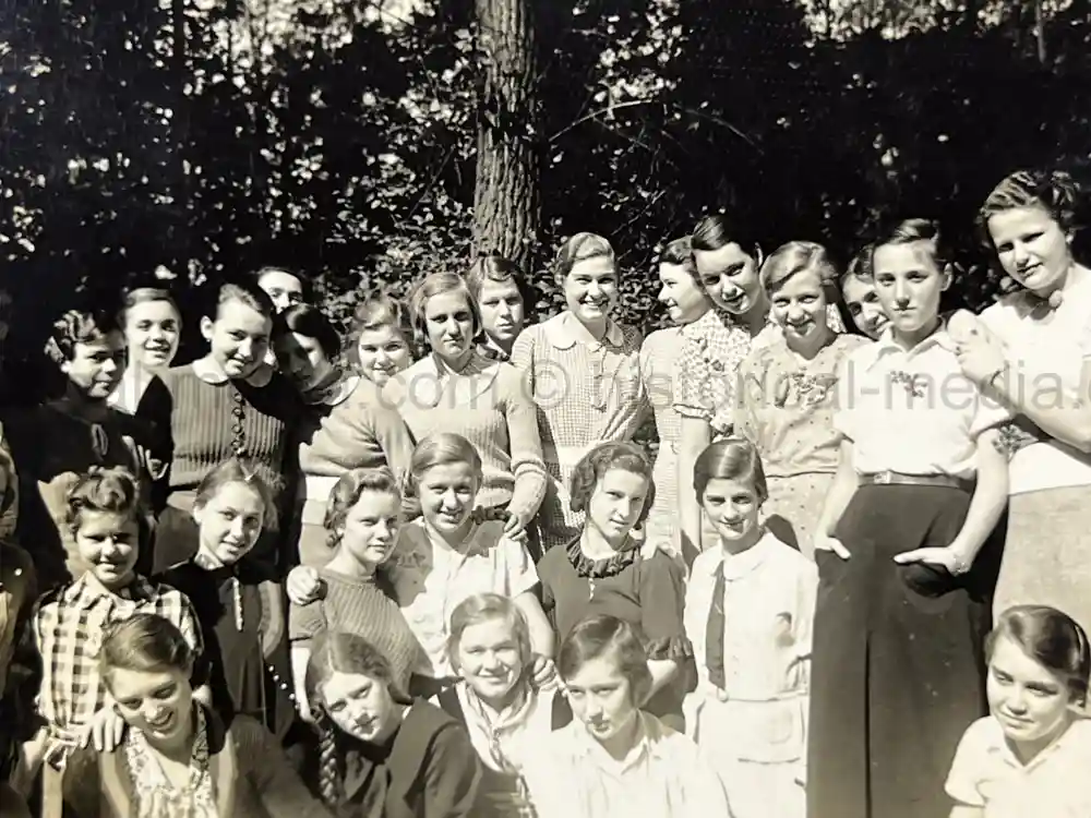 GERMAN GIRL'S BDM PHOTO ALBUM