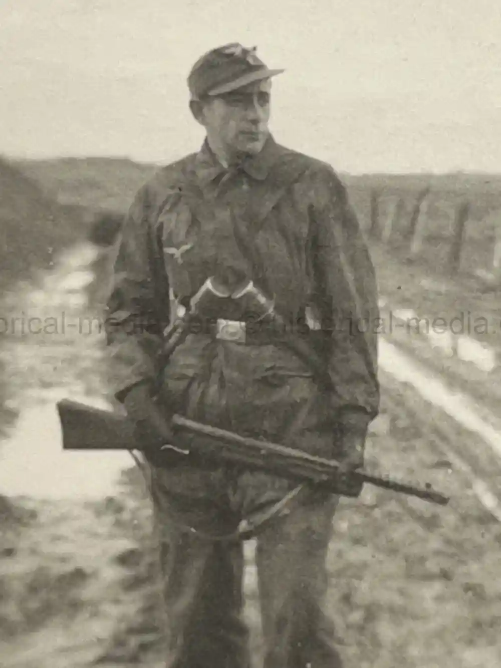 WWII GERMAN LUFTWAFFE PHOTO ALBUM - FALLSCHIRMJÄGER -FRANCE 1944/45