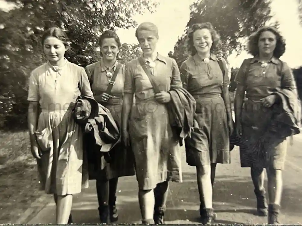 GERMAN WWII GIRL'S RAD PHOTO ALBUM - KARAWANKENHOF, PRAGUE 1944