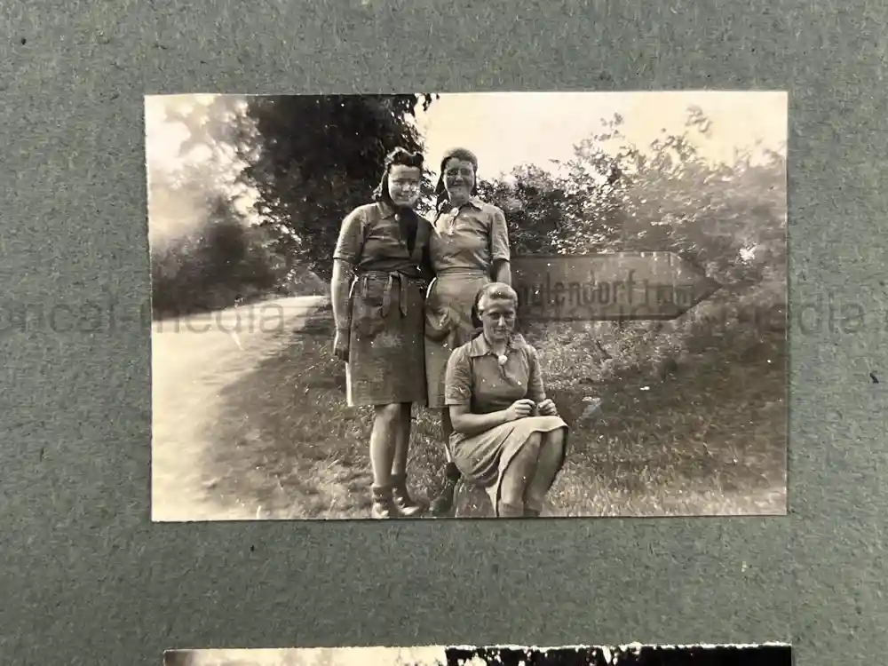 GERMAN WWII GIRL'S RAD PHOTO ALBUM - KARAWANKENHOF, PRAGUE 1944