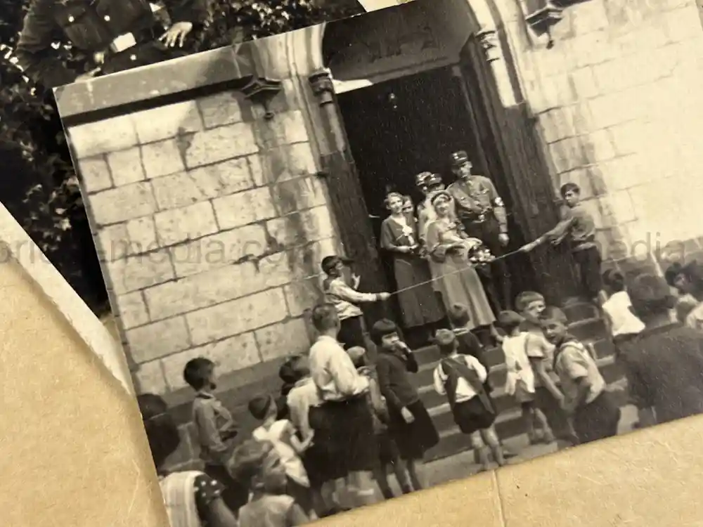 SOLDBUCH & AWARD DOCUMENT GROUPING - PANZER PIONIER - 12. PANZER DIVISION