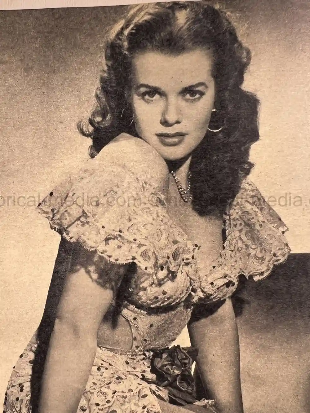 LARGE WWII GI COLLECTION OF GIRLY MAGAZINE CLIPPINGS