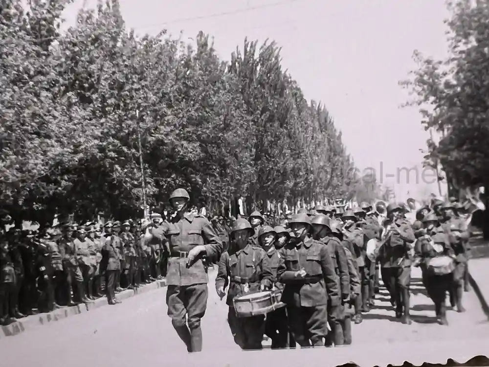 WWII GERMAN ARMY PHOTO GROUPING