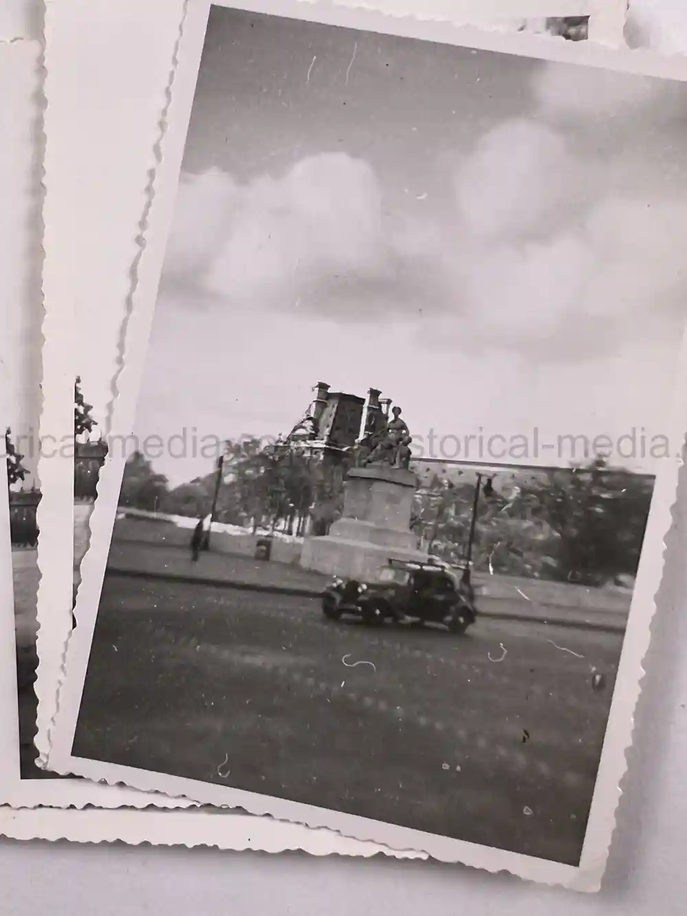 US WWII PHOTO GROUPING - FRANCE, GERMANY 1944-45 US WWII PHOTO GROUPING - FRANCE, GERMANY 1944-45