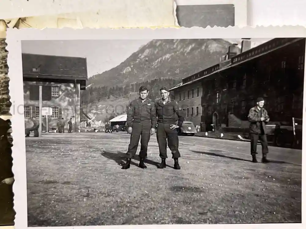 US WWII PHOTO GROUPING - FRANCE, GERMANY 1944-45 US WWII PHOTO GROUPING - FRANCE, GERMANY 1944-45