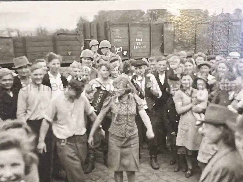 US WWII PHOTO ALBUM - ENGLAND, FRANCE, GERMANY - NICE! US WWII PHOTO ALBUM - ENGLAND, FRANCE, GERMANY - NICE! US WWII PHOTO ALBUM - ENGLAND, FRANCE, GERMANY - NICE! US WWII PHOTO ALBUM - ENGLAND, FRANCE, GERMANY - NICE!