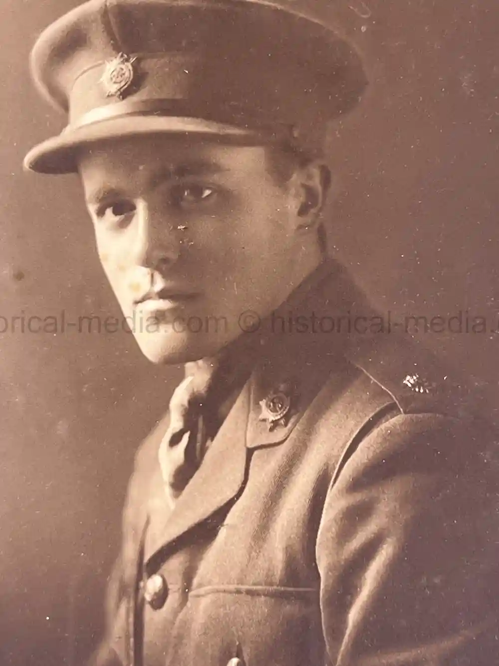 BRITISH ART-DECO FRAMED PORTRAIT BRITISH ART-DECO FRAMED PORTRAIT