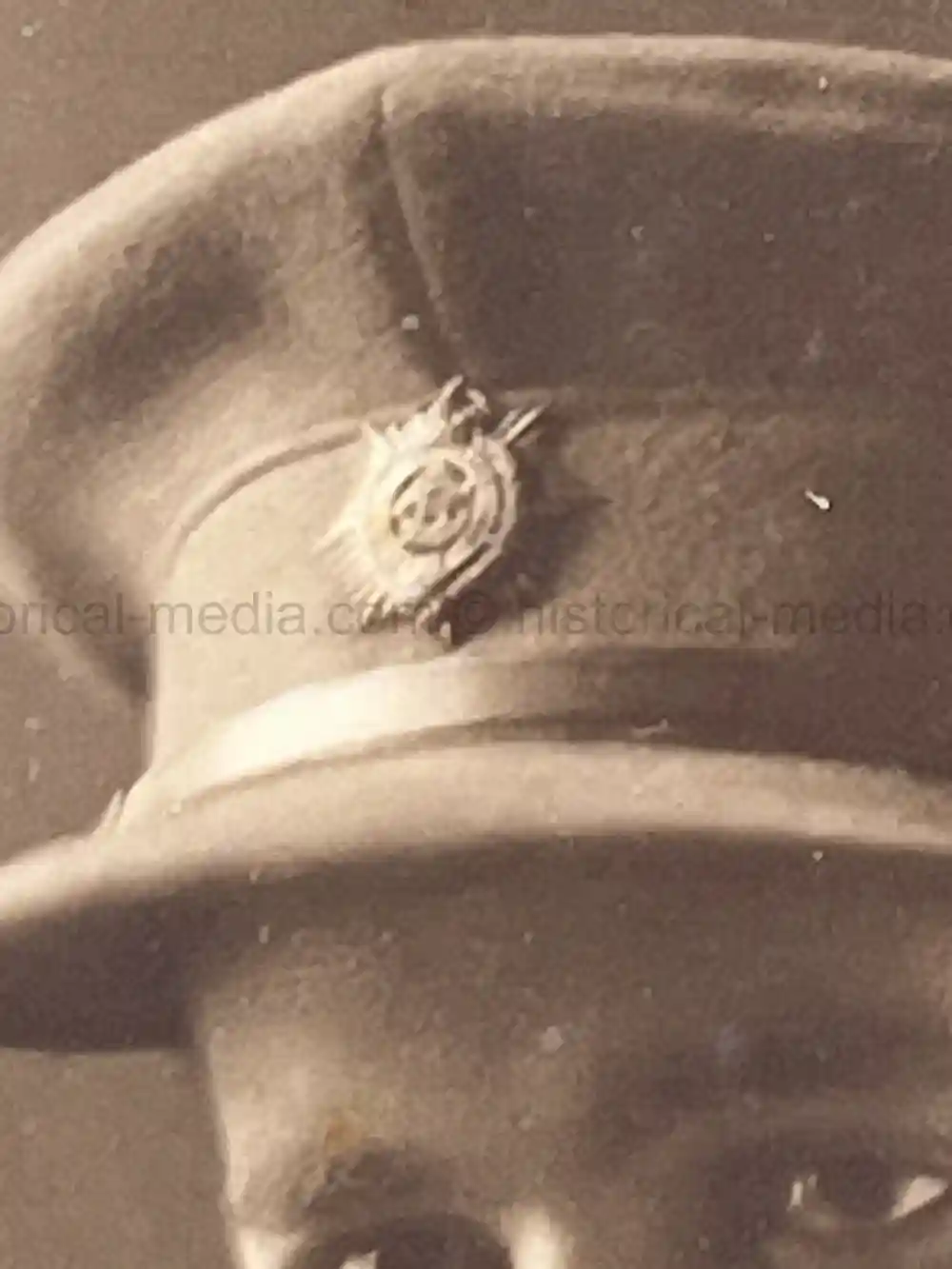 BRITISH ART-DECO FRAMED PORTRAIT BRITISH ART-DECO FRAMED PORTRAIT