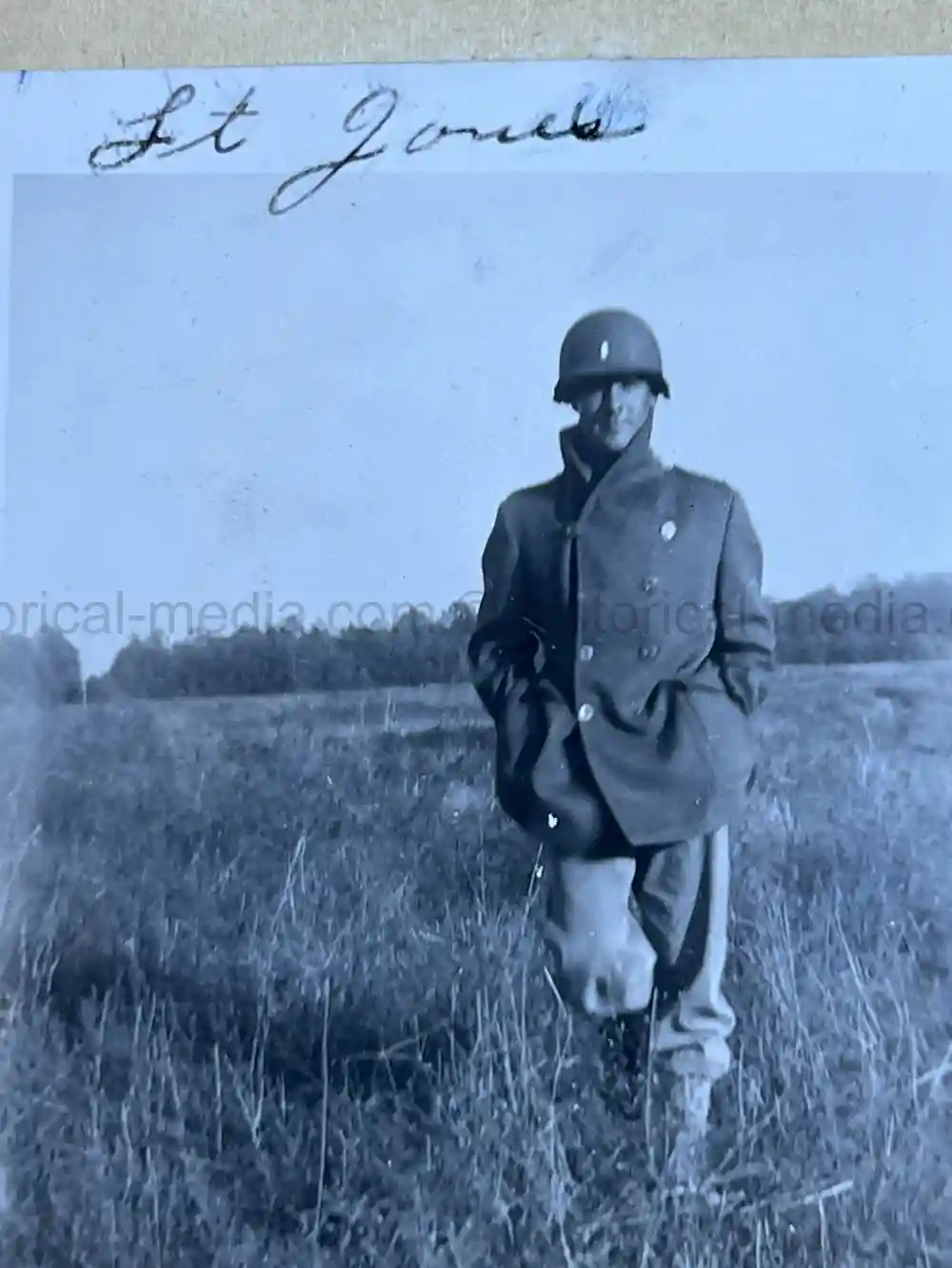 US WWII GI'S PHOTO ALBUM - 16th ARMORED DIVISION - GERMAN INSIGNIA