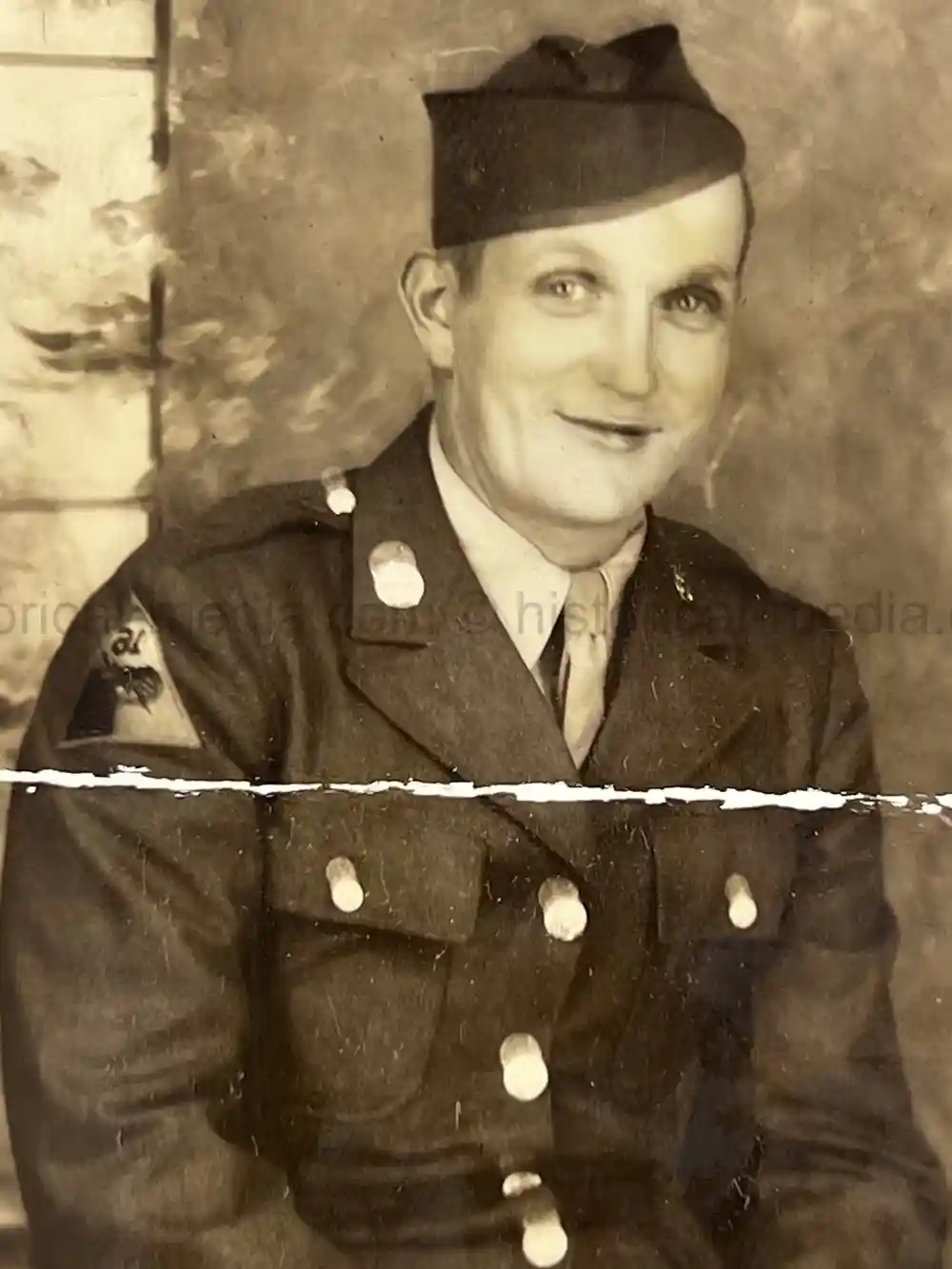 US WWII GI'S PHOTO ALBUM - 16th ARMORED DIVISION - GERMAN INSIGNIA