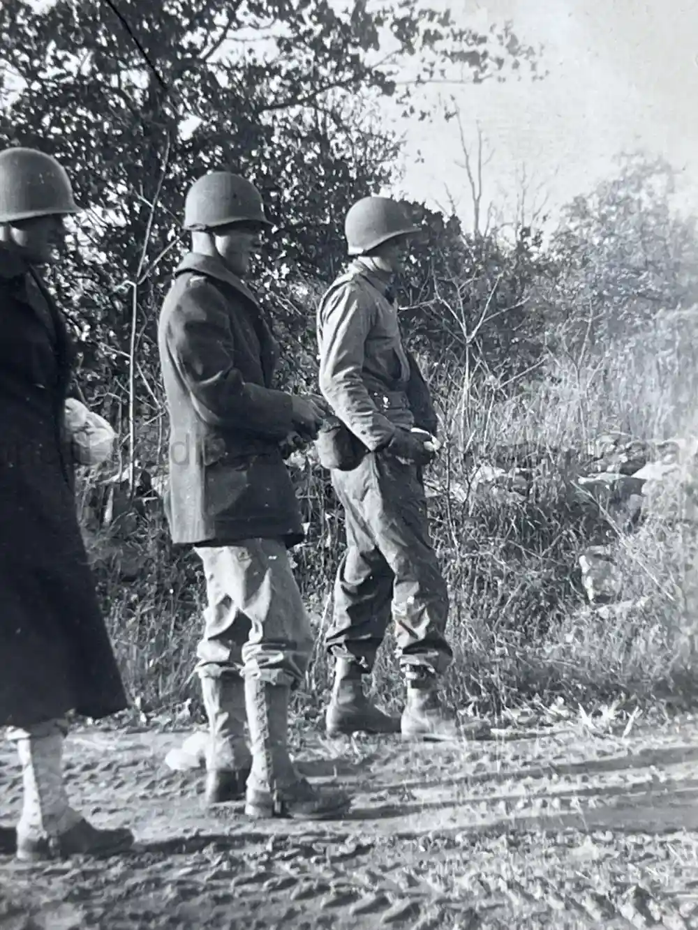 US WWII GI'S PHOTO ALBUM - 16th ARMORED DIVISION - GERMAN INSIGNIA