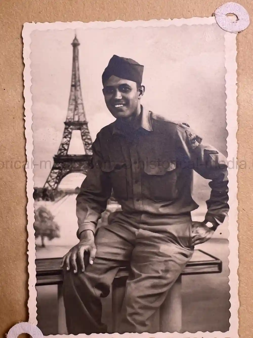 US WWII GI'S PHOTO ALBUM - 16th ARMORED DIVISION - GERMAN INSIGNIA