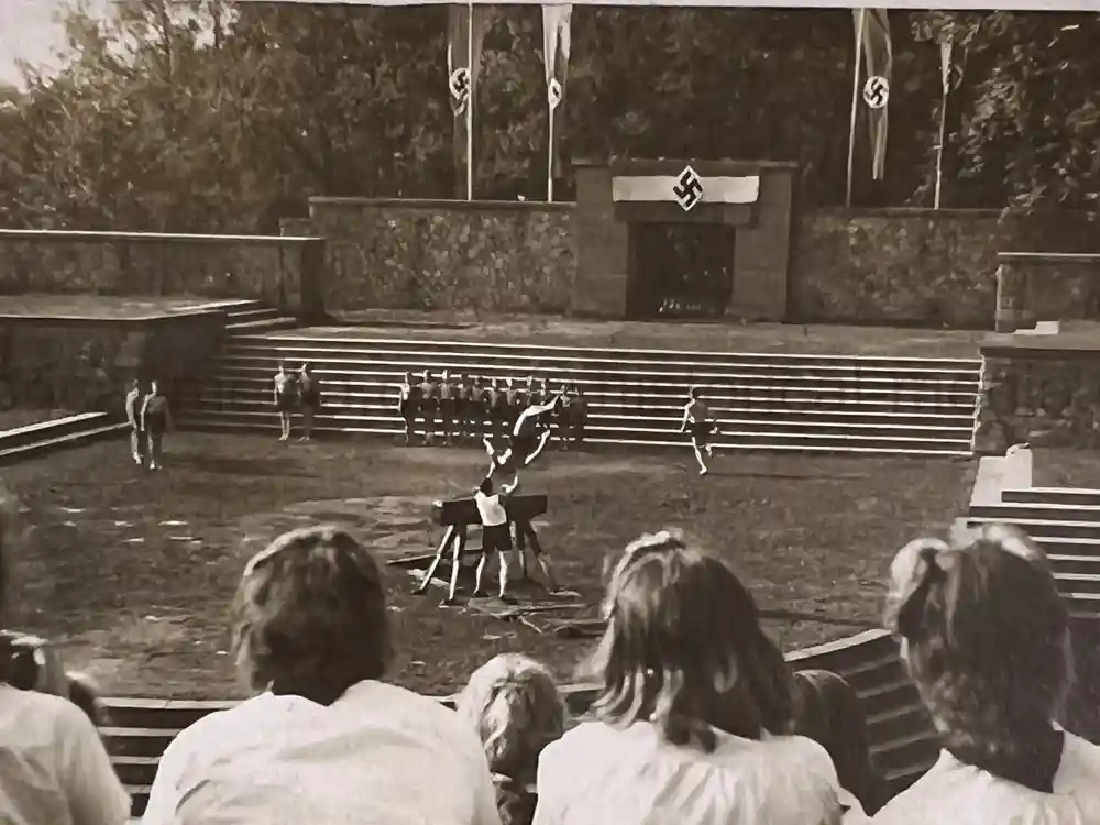 US WWII PHOTO & NEGATIVE GROUPING - BELGIUM, FRANCE, GERMANY US WWII PHOTO & NEGATIVE GROUPING - BELGIUM, FRANCE, GERMANY