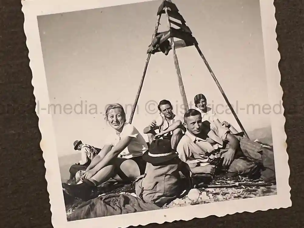 GEBIRGSJÄGER & NÜRNBERG RALLY PHOTO ALBUM - HITLER PHOTOS