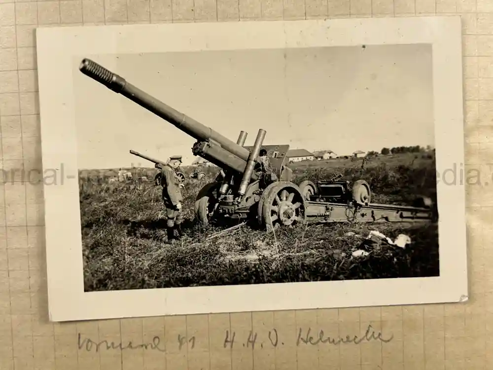 GERMAN WWII ARMY PHOTOGRAPHER'S SAMPLE ALBUM GROUPING - PANZERJÄGER-ABTEILUNG 24 - POLAND, RUSSIA, KRIM GERMAN WWII ARMY PHOTOGRAPHER'S SAMPLE ALBUM GROUPING - PANZERJÄGER-ABTEILUNG 24 - POLAND, RUSSIA, KRIM