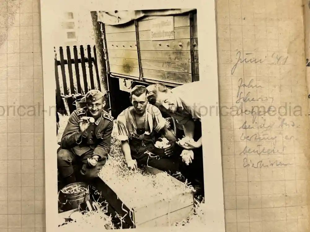 GERMAN WWII ARMY PHOTOGRAPHER'S SAMPLE ALBUM GROUPING - PANZERJÄGER-ABTEILUNG 24 - POLAND, RUSSIA, KRIM GERMAN WWII ARMY PHOTOGRAPHER'S SAMPLE ALBUM GROUPING - PANZERJÄGER-ABTEILUNG 24 - POLAND, RUSSIA, KRIM