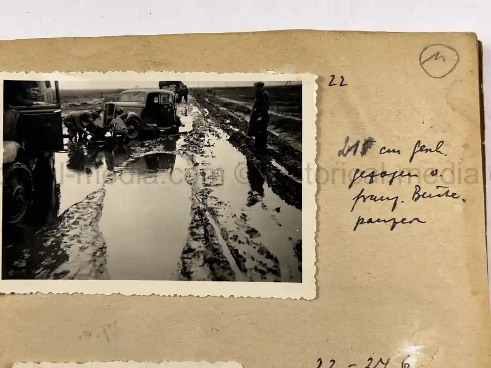 GERMAN WWII ARMY PHOTOGRAPHER'S SAMPLE ALBUM GROUPING - PANZERJÄGER-ABTEILUNG 24 - POLAND, RUSSIA, KRIM GERMAN WWII ARMY PHOTOGRAPHER'S SAMPLE ALBUM GROUPING - PANZERJÄGER-ABTEILUNG 24 - POLAND, RUSSIA, KRIM
