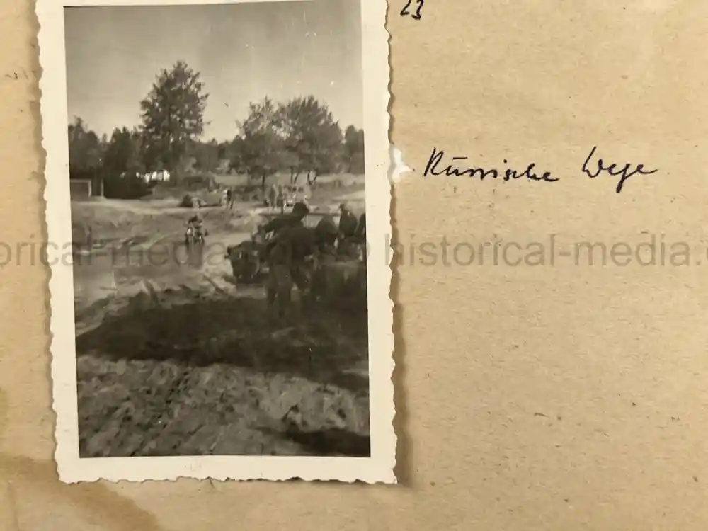 GERMAN WWII ARMY PHOTOGRAPHER'S SAMPLE ALBUM GROUPING - PANZERJÄGER-ABTEILUNG 24 - POLAND, RUSSIA, KRIM GERMAN WWII ARMY PHOTOGRAPHER'S SAMPLE ALBUM GROUPING - PANZERJÄGER-ABTEILUNG 24 - POLAND, RUSSIA, KRIM