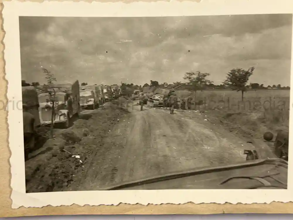 GERMAN WWII ARMY PHOTOGRAPHER'S SAMPLE ALBUM GROUPING - PANZERJÄGER-ABTEILUNG 24 - POLAND, RUSSIA, KRIM GERMAN WWII ARMY PHOTOGRAPHER'S SAMPLE ALBUM GROUPING - PANZERJÄGER-ABTEILUNG 24 - POLAND, RUSSIA, KRIM