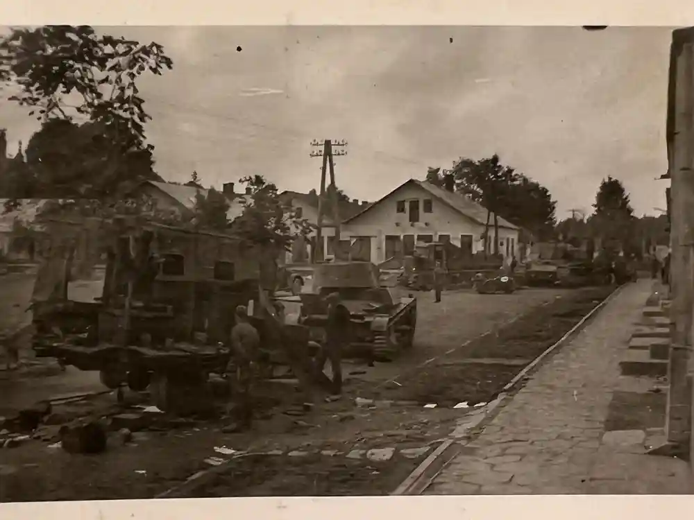 GERMAN WWII ARMY PHOTOGRAPHER'S SAMPLE ALBUM GROUPING - PANZERJÄGER-ABTEILUNG 24 - POLAND, RUSSIA, KRIM GERMAN WWII ARMY PHOTOGRAPHER'S SAMPLE ALBUM GROUPING - PANZERJÄGER-ABTEILUNG 24 - POLAND, RUSSIA, KRIM