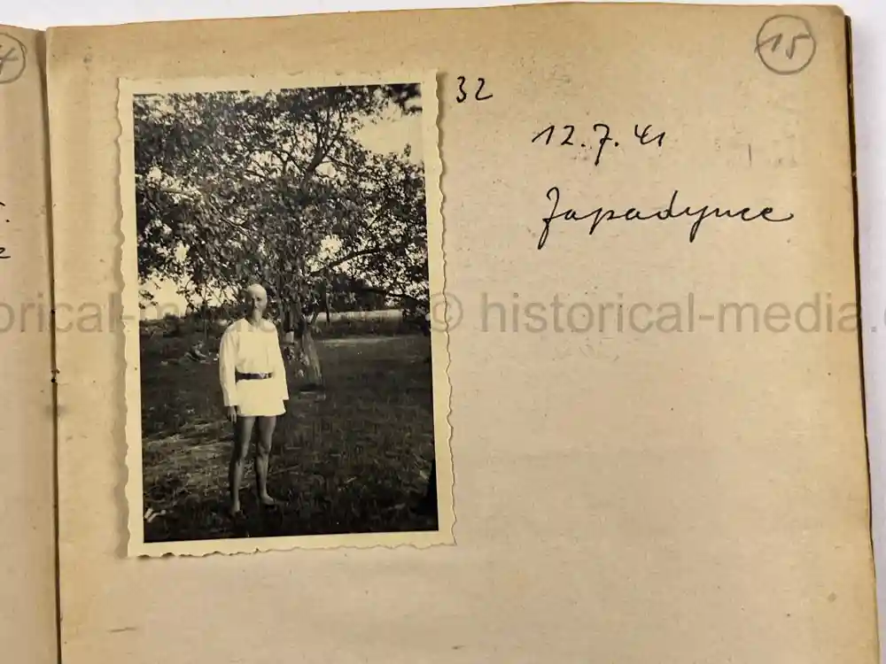 GERMAN WWII ARMY PHOTOGRAPHER'S SAMPLE ALBUM GROUPING - PANZERJÄGER-ABTEILUNG 24 - POLAND, RUSSIA, KRIM GERMAN WWII ARMY PHOTOGRAPHER'S SAMPLE ALBUM GROUPING - PANZERJÄGER-ABTEILUNG 24 - POLAND, RUSSIA, KRIM