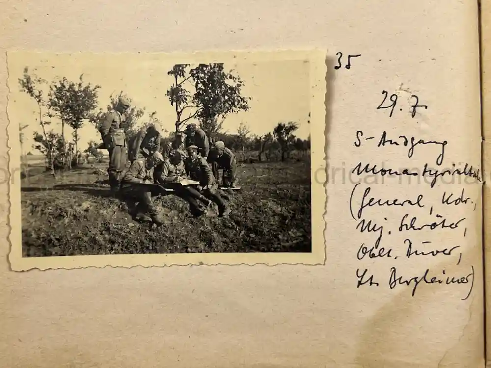 GERMAN WWII ARMY PHOTOGRAPHER'S SAMPLE ALBUM GROUPING - PANZERJÄGER-ABTEILUNG 24 - POLAND, RUSSIA, KRIM GERMAN WWII ARMY PHOTOGRAPHER'S SAMPLE ALBUM GROUPING - PANZERJÄGER-ABTEILUNG 24 - POLAND, RUSSIA, KRIM