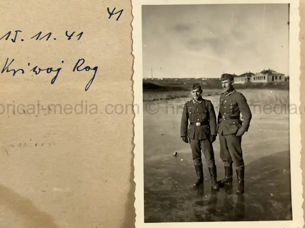 GERMAN WWII ARMY PHOTOGRAPHER'S SAMPLE ALBUM GROUPING - PANZERJÄGER-ABTEILUNG 24 - POLAND, RUSSIA, KRIM GERMAN WWII ARMY PHOTOGRAPHER'S SAMPLE ALBUM GROUPING - PANZERJÄGER-ABTEILUNG 24 - POLAND, RUSSIA, KRIM