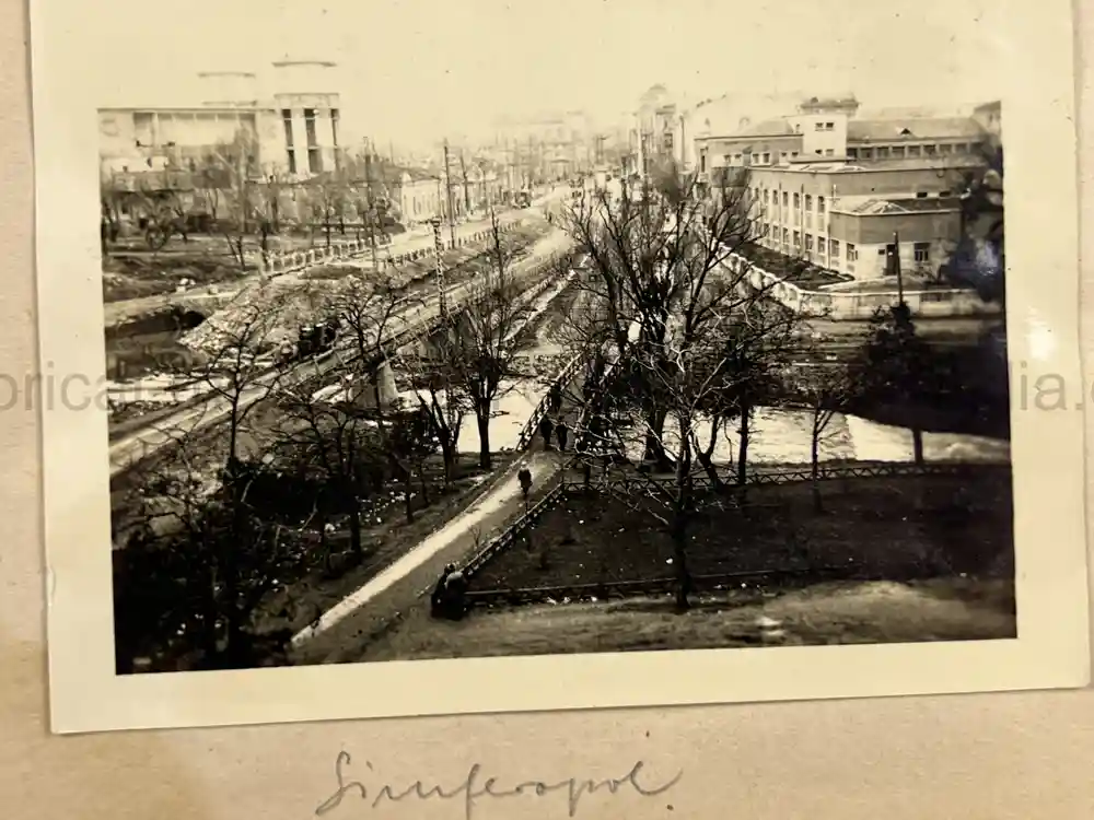 GERMAN WWII ARMY PHOTOGRAPHER'S SAMPLE ALBUM GROUPING - PANZERJÄGER-ABTEILUNG 24 - POLAND, RUSSIA, KRIM GERMAN WWII ARMY PHOTOGRAPHER'S SAMPLE ALBUM GROUPING - PANZERJÄGER-ABTEILUNG 24 - POLAND, RUSSIA, KRIM