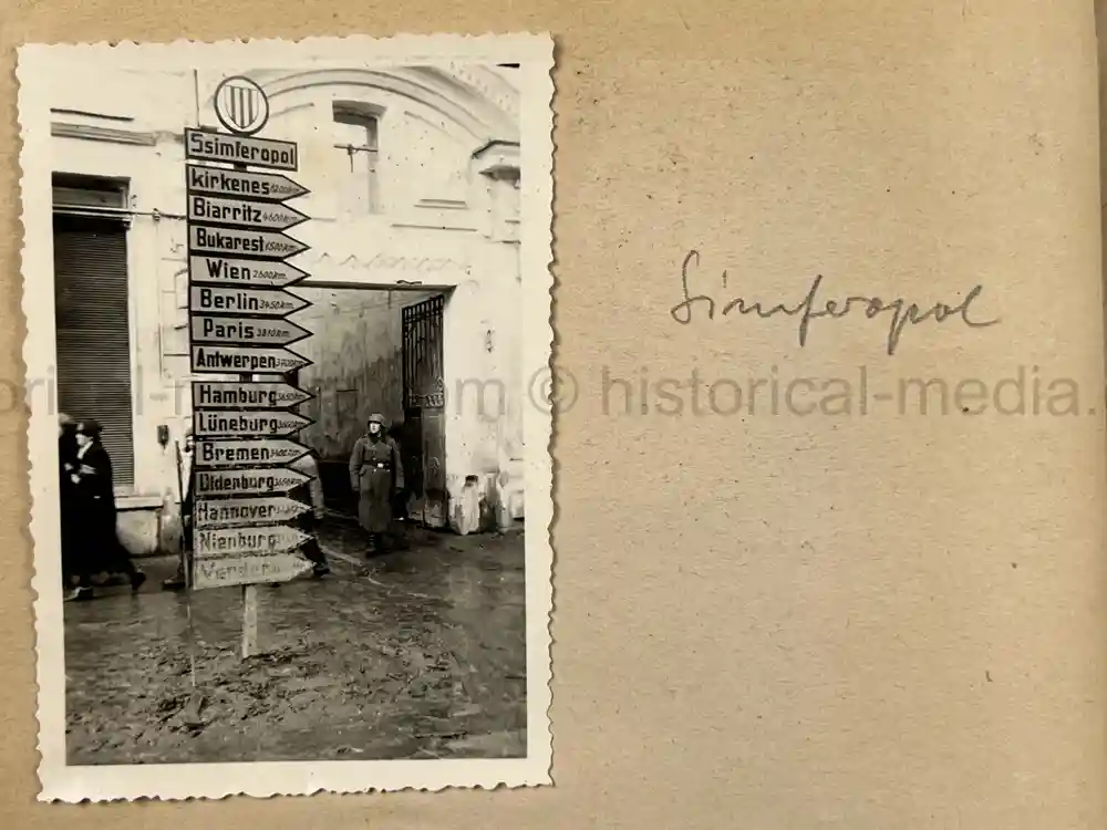 GERMAN WWII ARMY PHOTOGRAPHER'S SAMPLE ALBUM GROUPING - PANZERJÄGER-ABTEILUNG 24 - POLAND, RUSSIA, KRIM GERMAN WWII ARMY PHOTOGRAPHER'S SAMPLE ALBUM GROUPING - PANZERJÄGER-ABTEILUNG 24 - POLAND, RUSSIA, KRIM