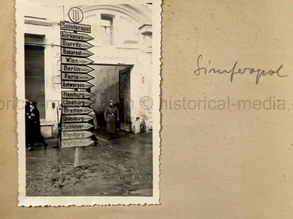 GERMAN WWII ARMY PHOTOGRAPHER'S SAMPLE ALBUM GROUPING - PANZERJÄGER-ABTEILUNG 24 - POLAND, RUSSIA, KRIM GERMAN WWII ARMY PHOTOGRAPHER'S SAMPLE ALBUM GROUPING - PANZERJÄGER-ABTEILUNG 24 - POLAND, RUSSIA, KRIM