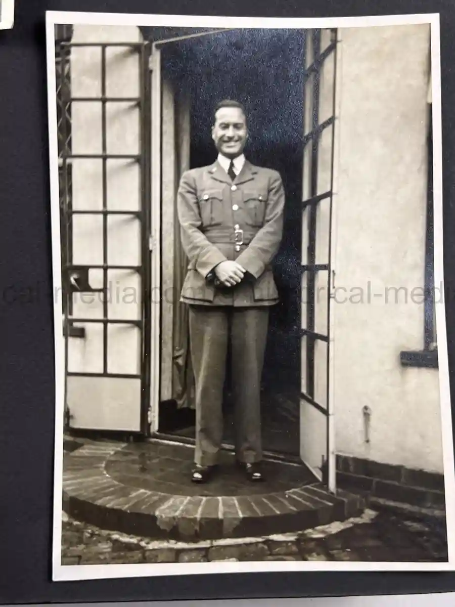 RAF BATTLE OF BRITAIN PHOTO ALBUM - PERSONAL ALBUM OF ROBERT WRIGHT - PERSONAL ASSISTANT TO HUGH DOWDING!