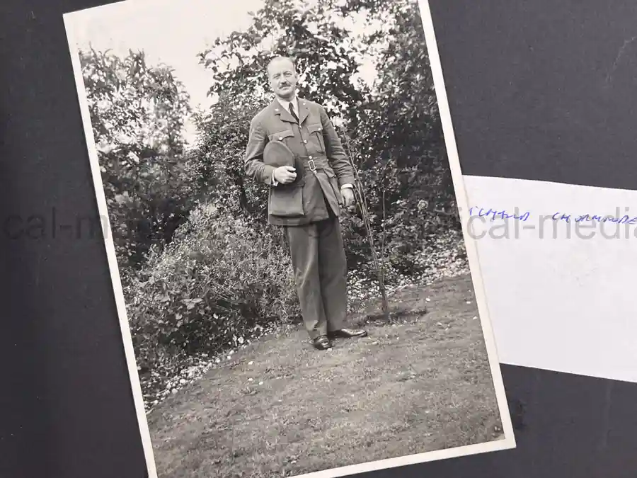 RAF BATTLE OF BRITAIN PHOTO ALBUM - PERSONAL ALBUM OF ROBERT WRIGHT - PERSONAL ASSISTANT TO HUGH DOWDING!
