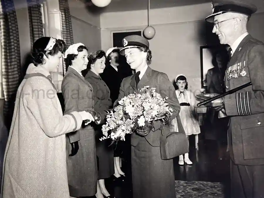 RAF BATTLE OF BRITAIN PHOTO ALBUM - PERSONAL ALBUM OF ROBERT WRIGHT - PERSONAL ASSISTANT TO HUGH DOWDING!