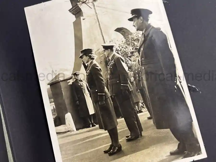 RAF BATTLE OF BRITAIN PHOTO ALBUM - PERSONAL ALBUM OF ROBERT WRIGHT - PERSONAL ASSISTANT TO HUGH DOWDING!
