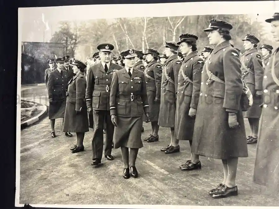 RAF BATTLE OF BRITAIN PHOTO ALBUM - PERSONAL ALBUM OF ROBERT WRIGHT - PERSONAL ASSISTANT TO HUGH DOWDING!