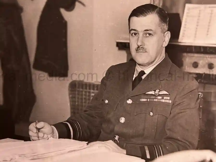 RAF BATTLE OF BRITAIN PHOTO ALBUM - PERSONAL ALBUM OF ROBERT WRIGHT - PERSONAL ASSISTANT TO HUGH DOWDING!