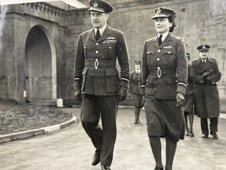 RAF BATTLE OF BRITAIN PHOTO ALBUM - PERSONAL ALBUM OF ROBERT WRIGHT - PERSONAL ASSISTANT TO HUGH DOWDING!