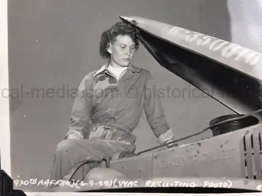 US WWII AIR CORPS PHOTO ALBUM - 31st FIGHTER SQUADRON - MASSIVE!