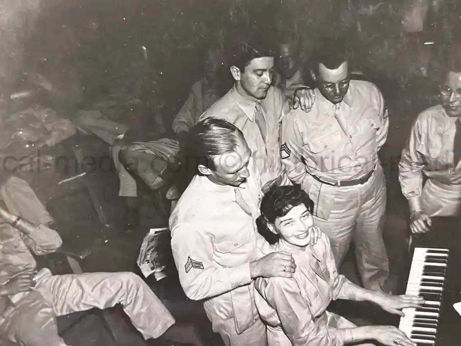 US WWII AIR CORPS PHOTO ALBUM - 31st FIGHTER SQUADRON - MASSIVE!