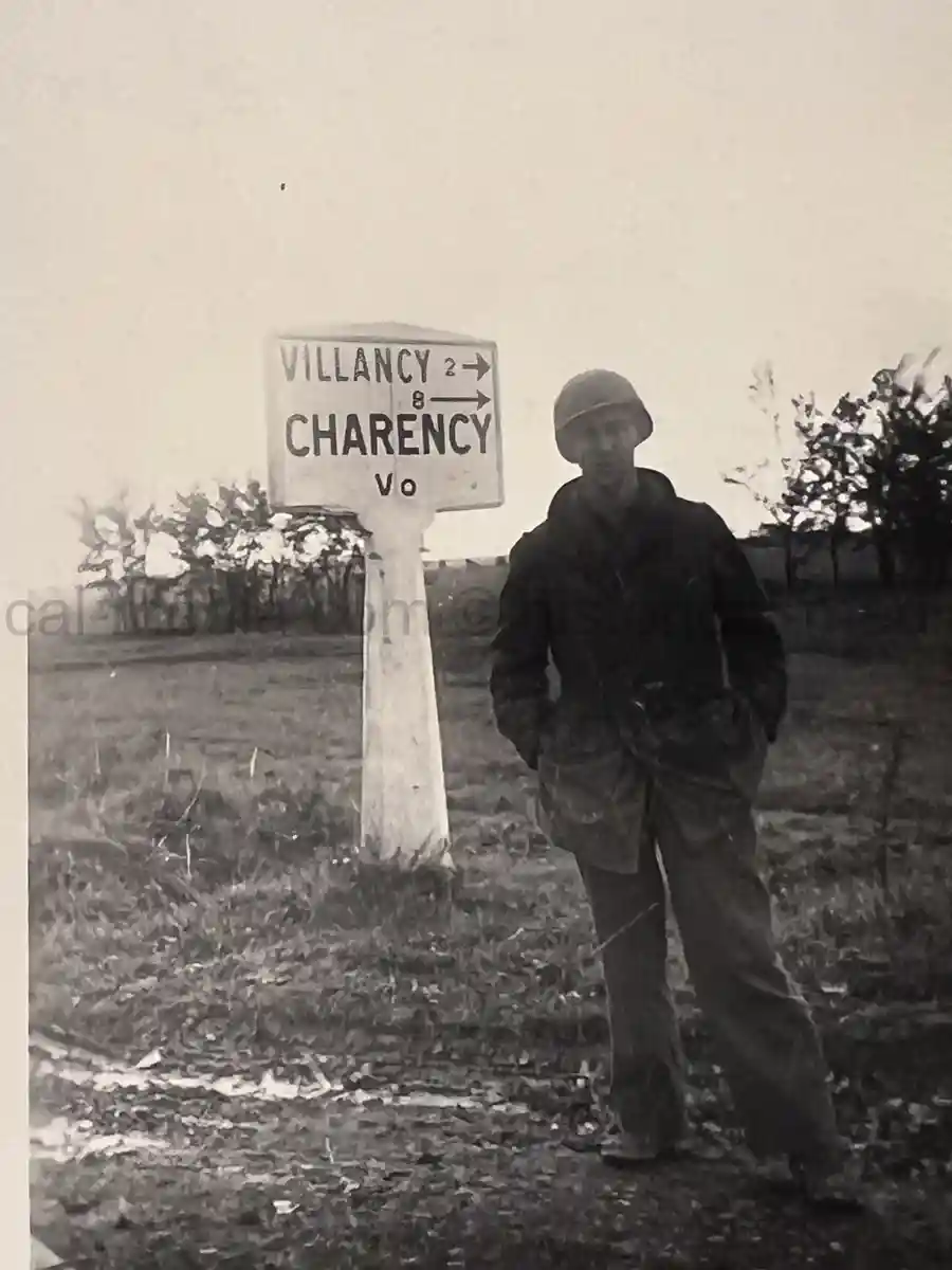 US WWII ARMORED PHOTO & INSIGNIA GROUPING - 8TH ARMORED DIVISION US WWII ARMORED PHOTO & INSIGNIA GROUPING - 8TH ARMORED DIVISION