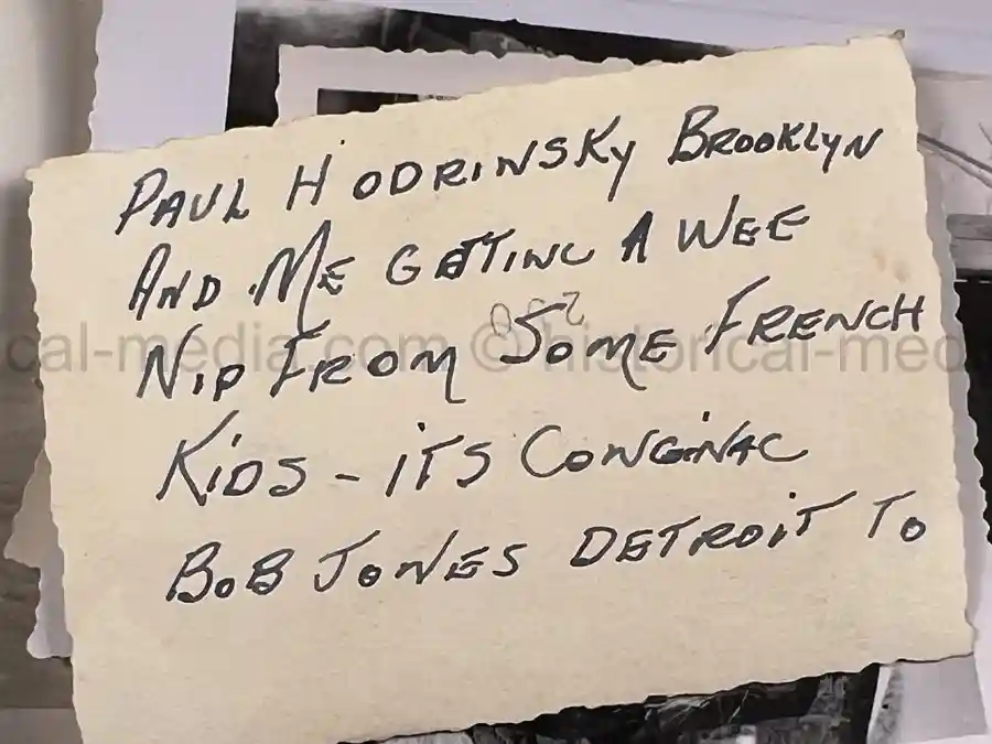 US WWII ARMORED PHOTO & INSIGNIA GROUPING - 8TH ARMORED DIVISION US WWII ARMORED PHOTO & INSIGNIA GROUPING - 8TH ARMORED DIVISION