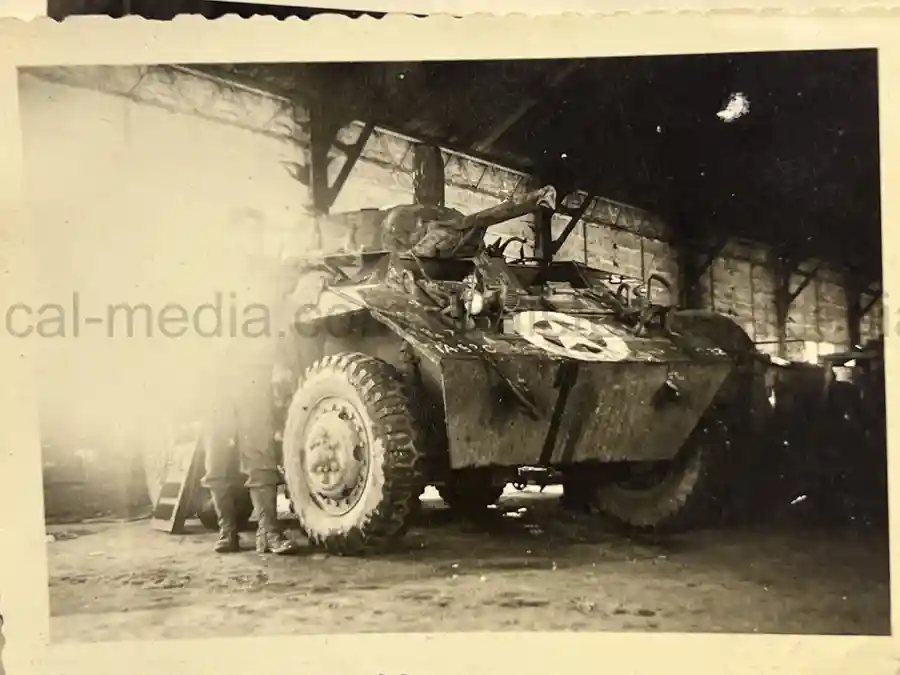 US WWII ARMORED PHOTO & INSIGNIA GROUPING - 8TH ARMORED DIVISION US WWII ARMORED PHOTO & INSIGNIA GROUPING - 8TH ARMORED DIVISION