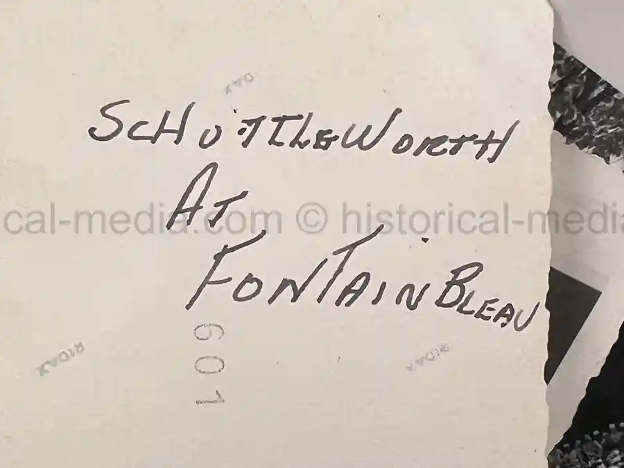 US WWII ARMORED PHOTO & INSIGNIA GROUPING - 8TH ARMORED DIVISION US WWII ARMORED PHOTO & INSIGNIA GROUPING - 8TH ARMORED DIVISION