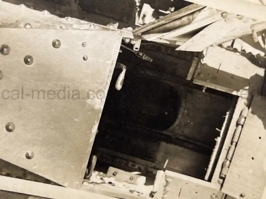 US WWII ARMORED PHOTO & INSIGNIA GROUPING - 8TH ARMORED DIVISION US WWII ARMORED PHOTO & INSIGNIA GROUPING - 8TH ARMORED DIVISION